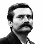 Lech Walesa, électricien à la moustache caractéristique, fonda la fédération de syndicats polonais „Solidarność” et fut le premier président élu de la Pologne non-communiste.